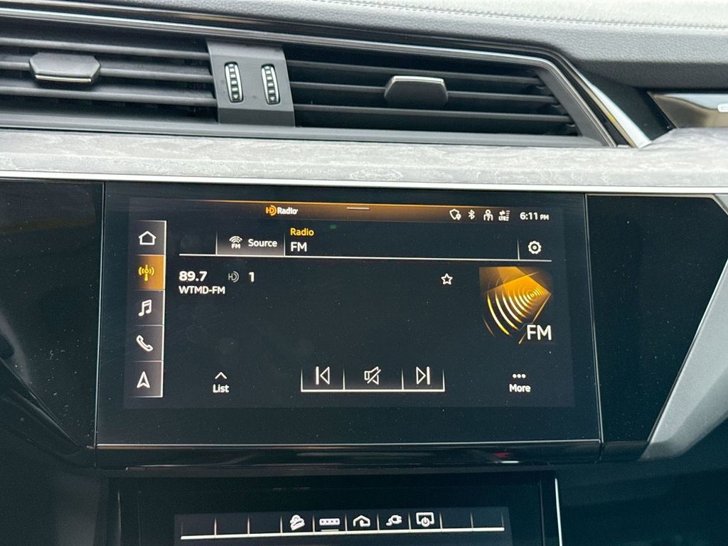 Used 2023 Audi e-tron Premium image 12