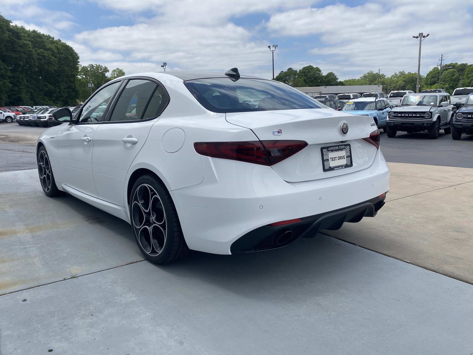 Used 2022 Alfa Romeo Giulia Veloce RWD image 10