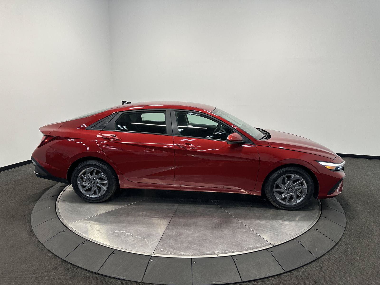 Certified 2024 Hyundai Elantra SEL FWD image 8