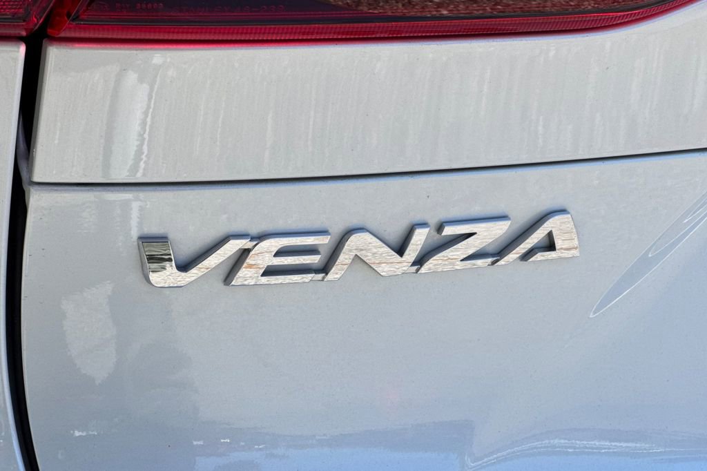 Used 2024 Toyota Venza LE AWD/4WD image 27