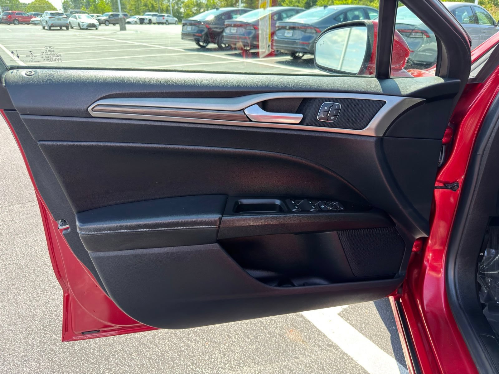 Used 2020 Ford Fusion SEL FWD image 11