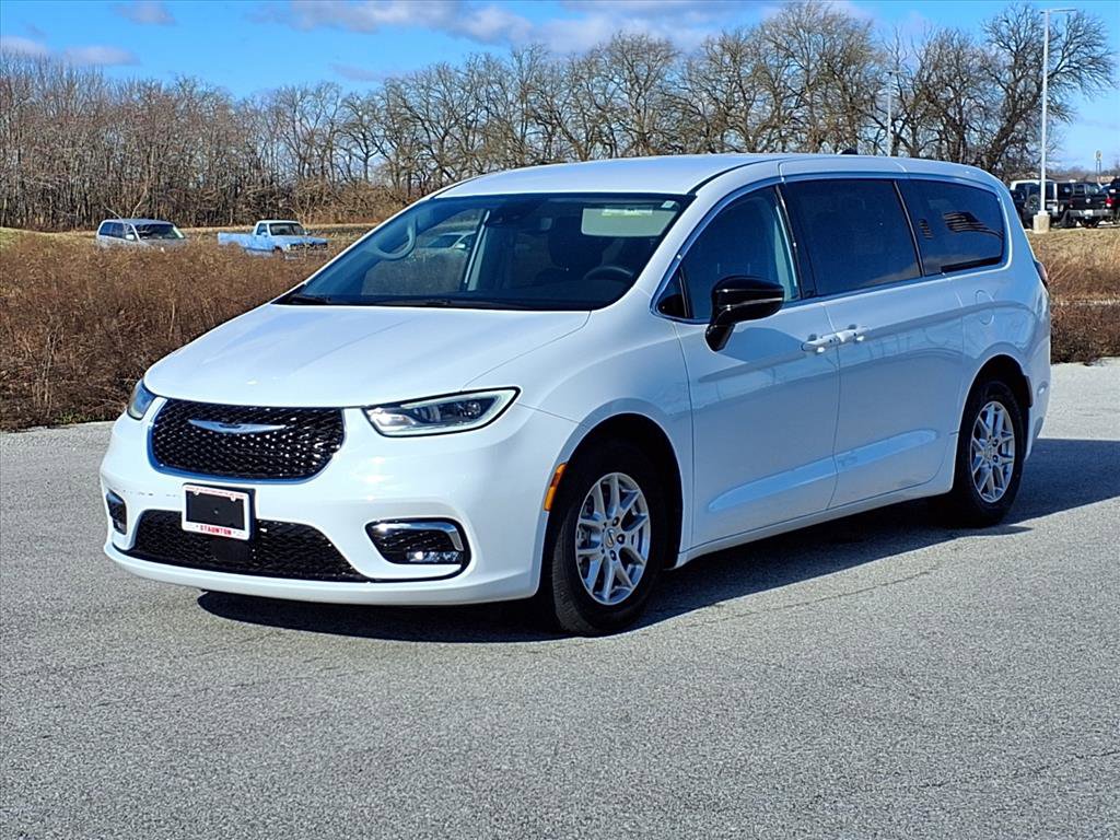 Used 2024 Chrysler Pacifica Touring-L image 29