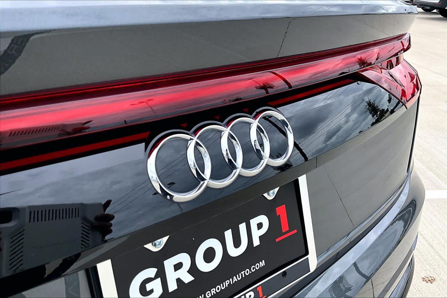 Used 2023 Audi SQ8 Prestige AWD/4WD image 9