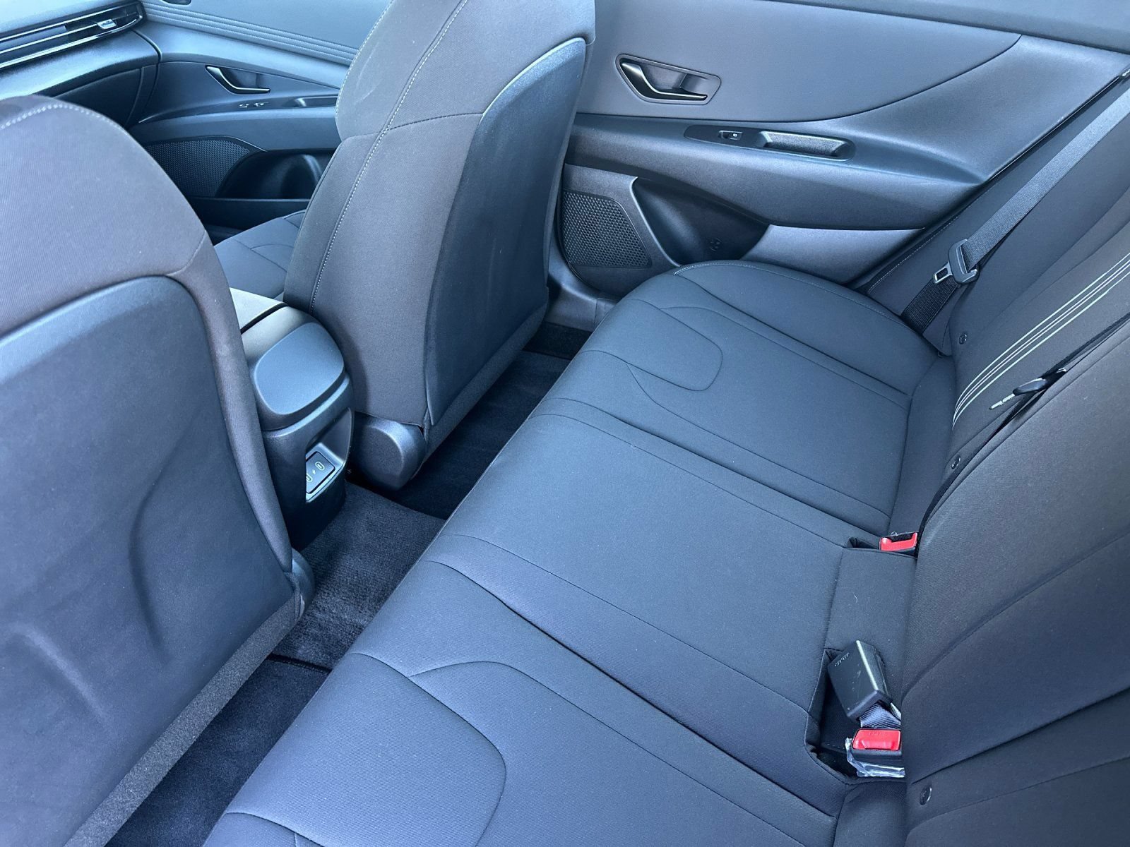 Certified 2025 Hyundai Elantra SEL FWD image 12