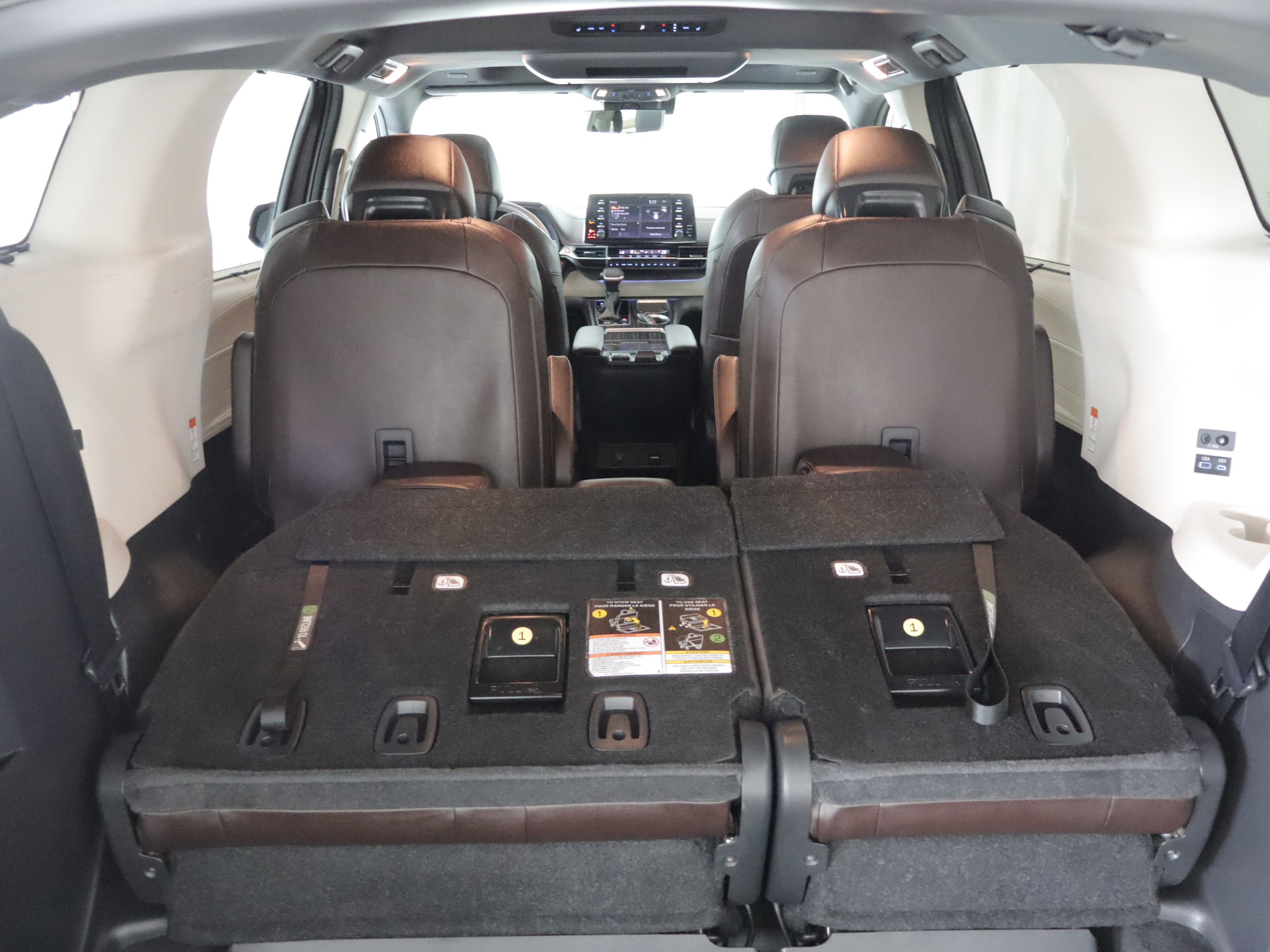 Used 2024 Toyota Sienna Platinum AWD/4WD image 22