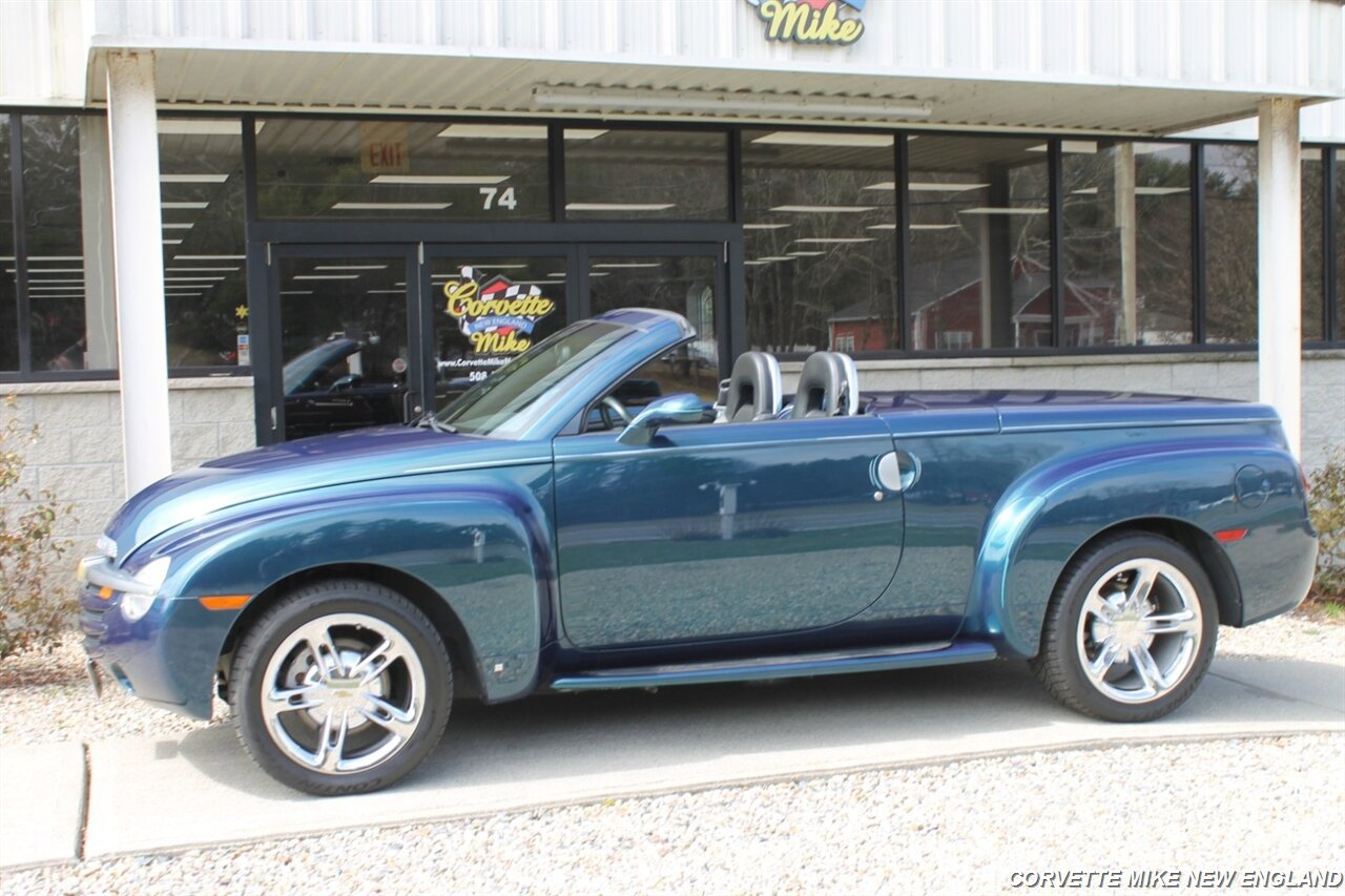 Used 2006 Chevrolet SSR w/ Preferred Equipment Group RWD image 3