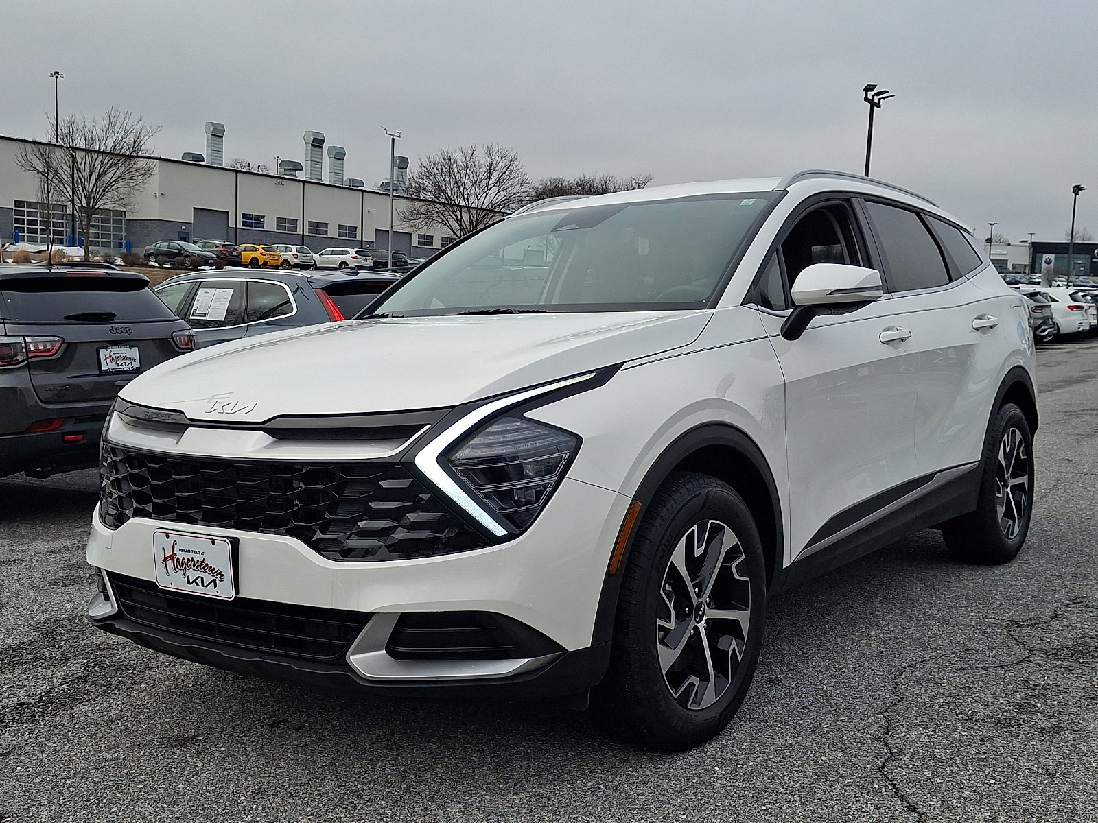 Used 2025 Kia Sportage EX image 3