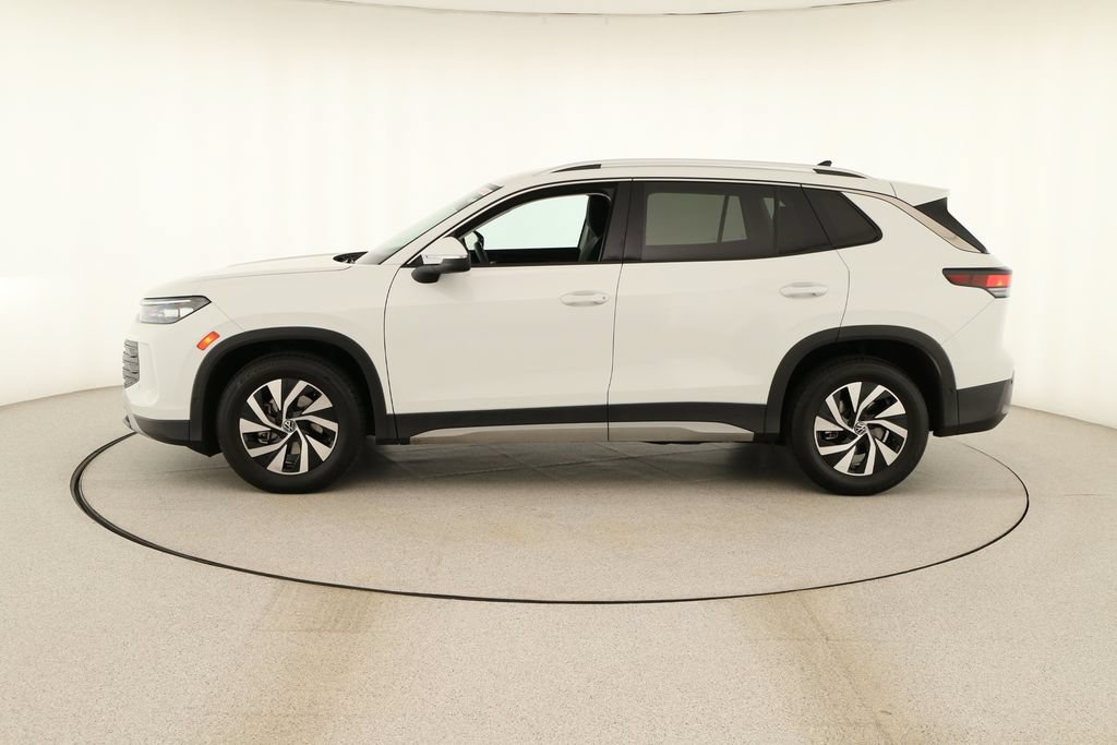 Used 2025 Volkswagen Tiguan S FWD image 2