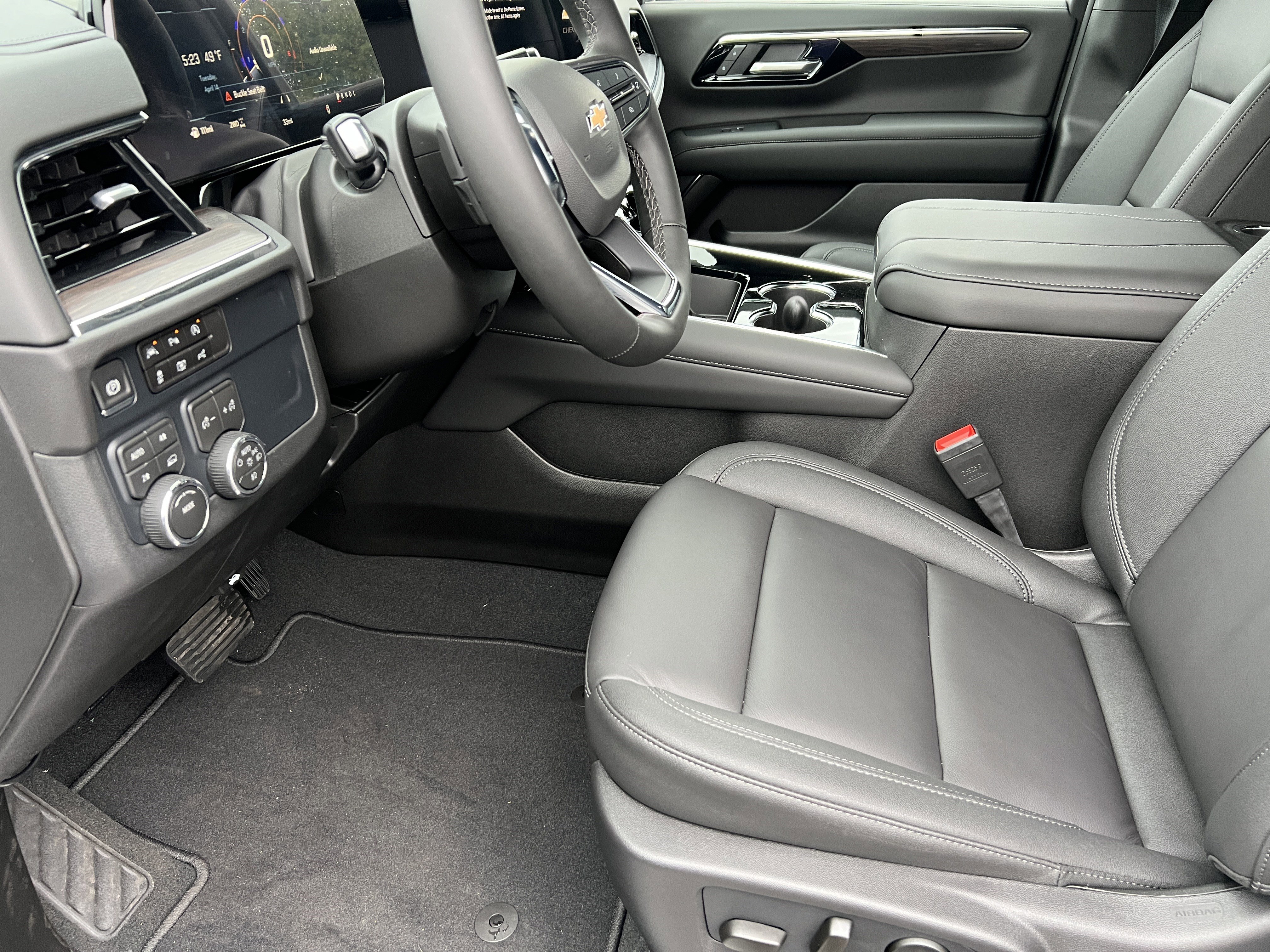 New 2026 Chevrolet Suburban LT w/ Comfort Package AWD/4WD image 13