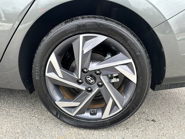 Used 2025 Hyundai Elantra SEL FWD image 14