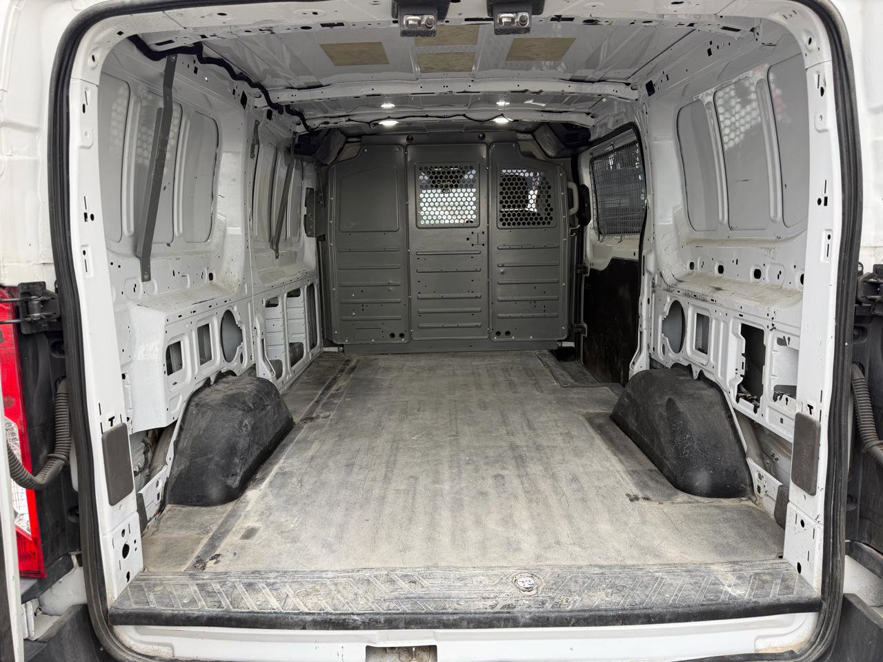 Used 2021 Ford Transit 150 Low Roof AWD image 5