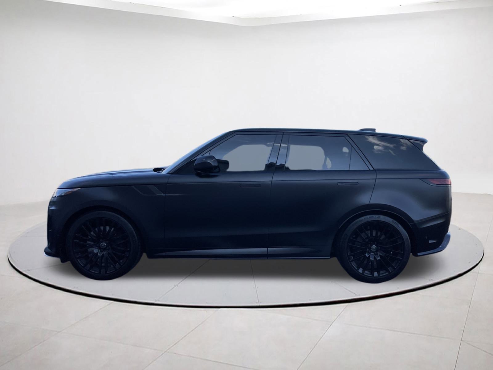 Used 2024 Land Rover Range Rover Sport image 4