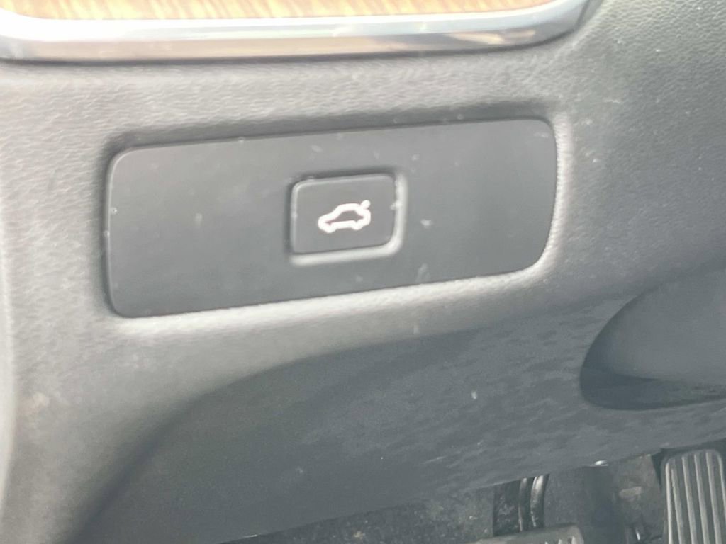 Used 2023 Volvo XC60 B5 Plus w/ Protection Package Premier image 27