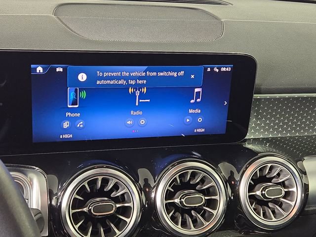 Used 2025 Mercedes-Benz GLB 250 4MATIC image 17