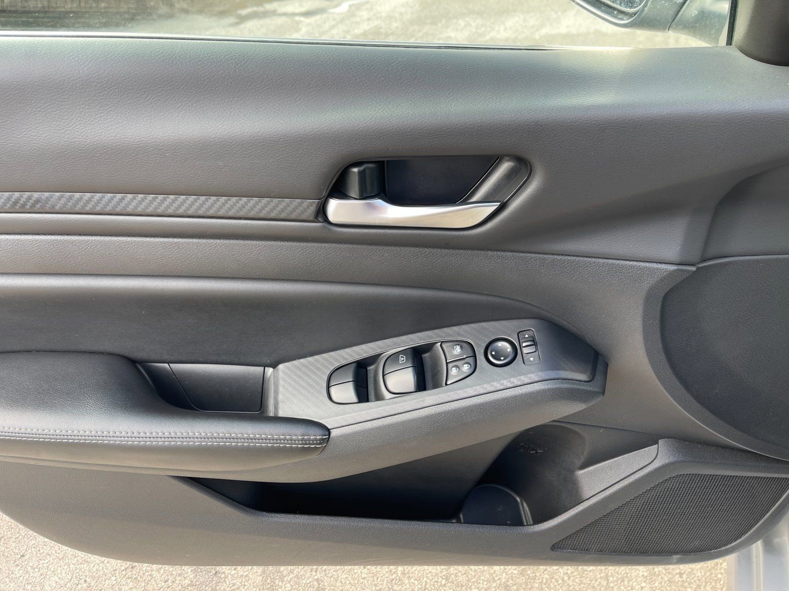 Used 2024 Nissan Altima 2.5 SV image 12