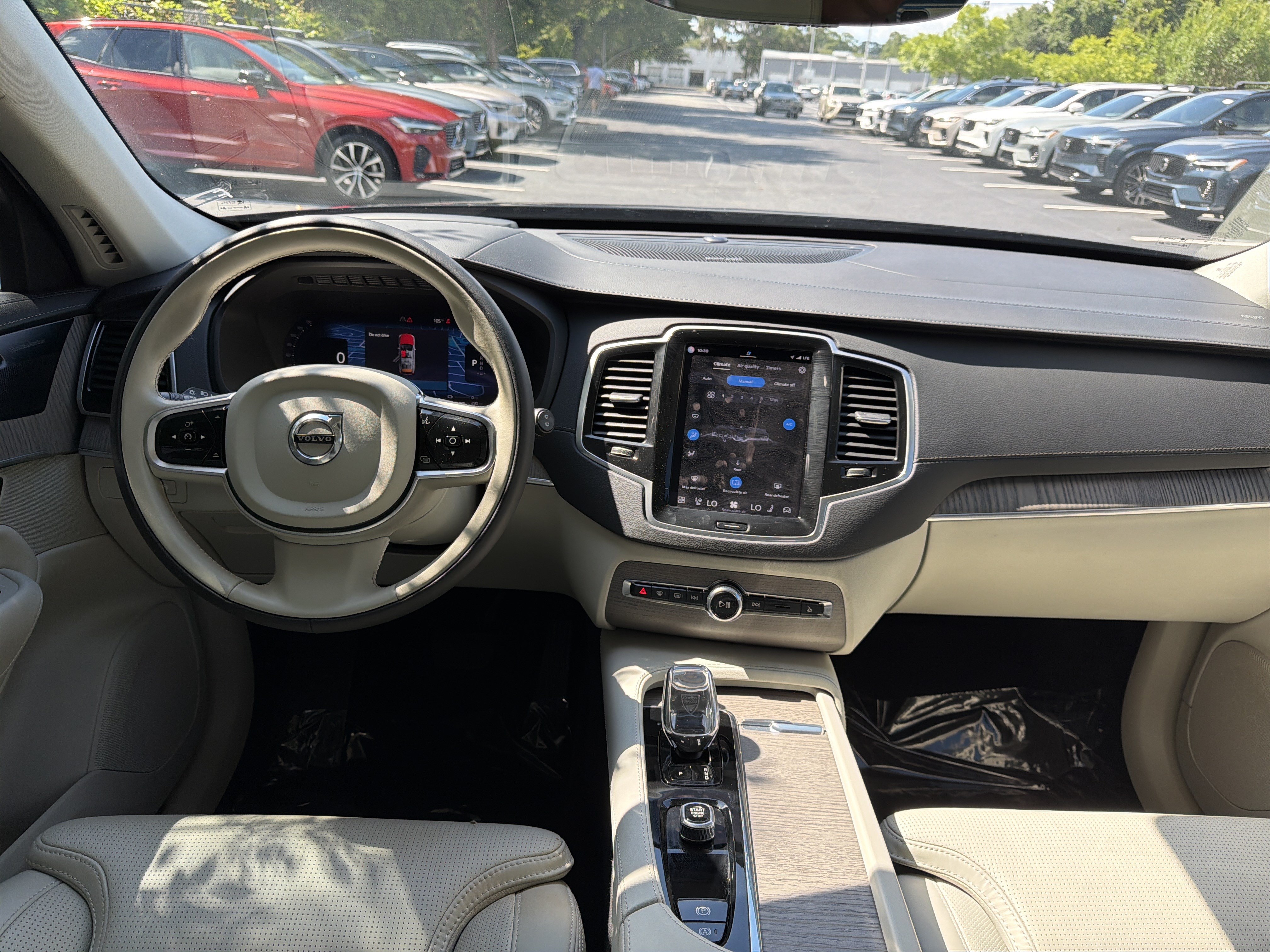 Certified 2024 Volvo XC90 T8 Ultimate w/ Protection Package Premier AWD/4WD image 30