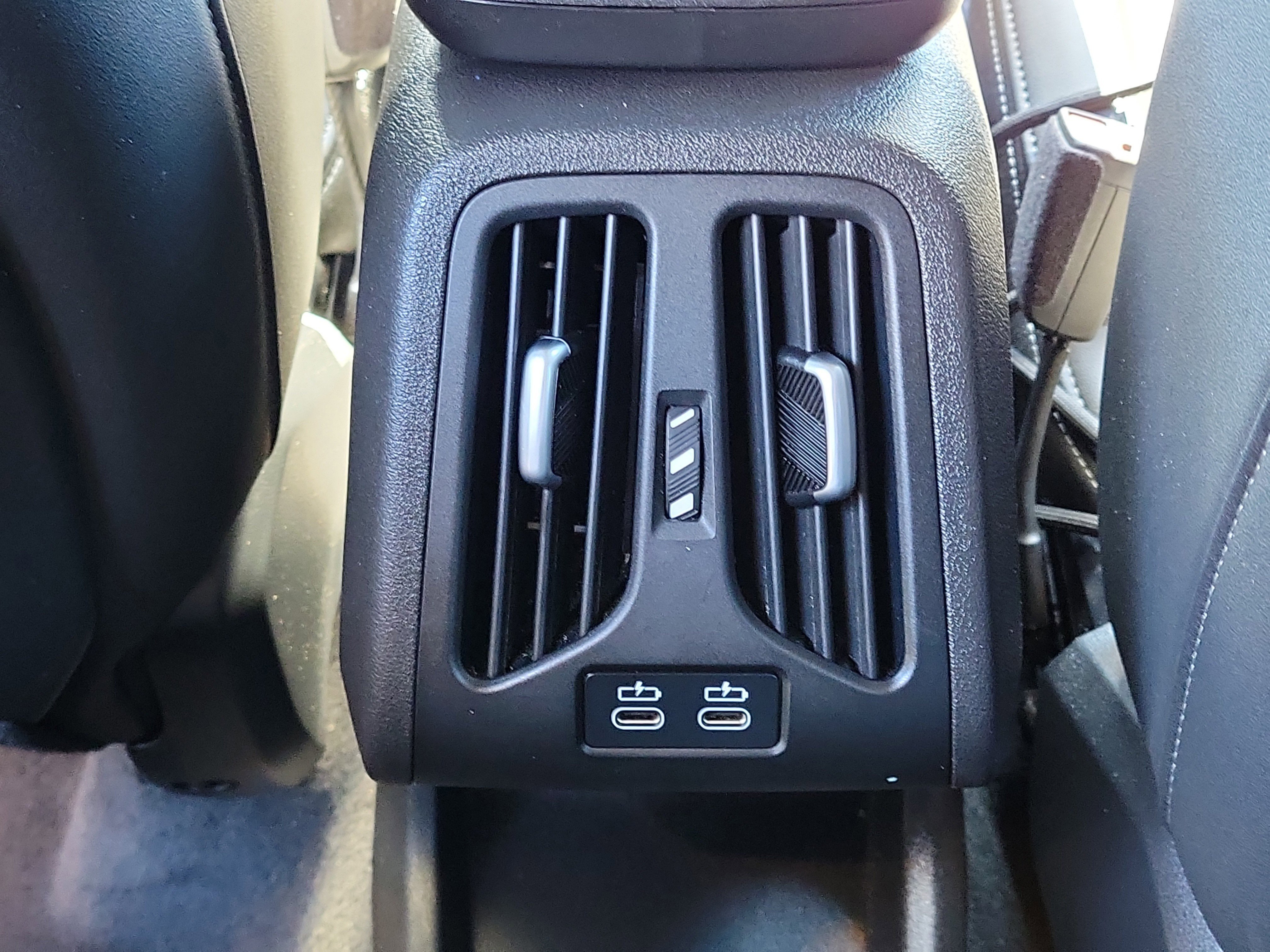 Used 2025 BMW X2 xDrive28i AWD/4WD image 13