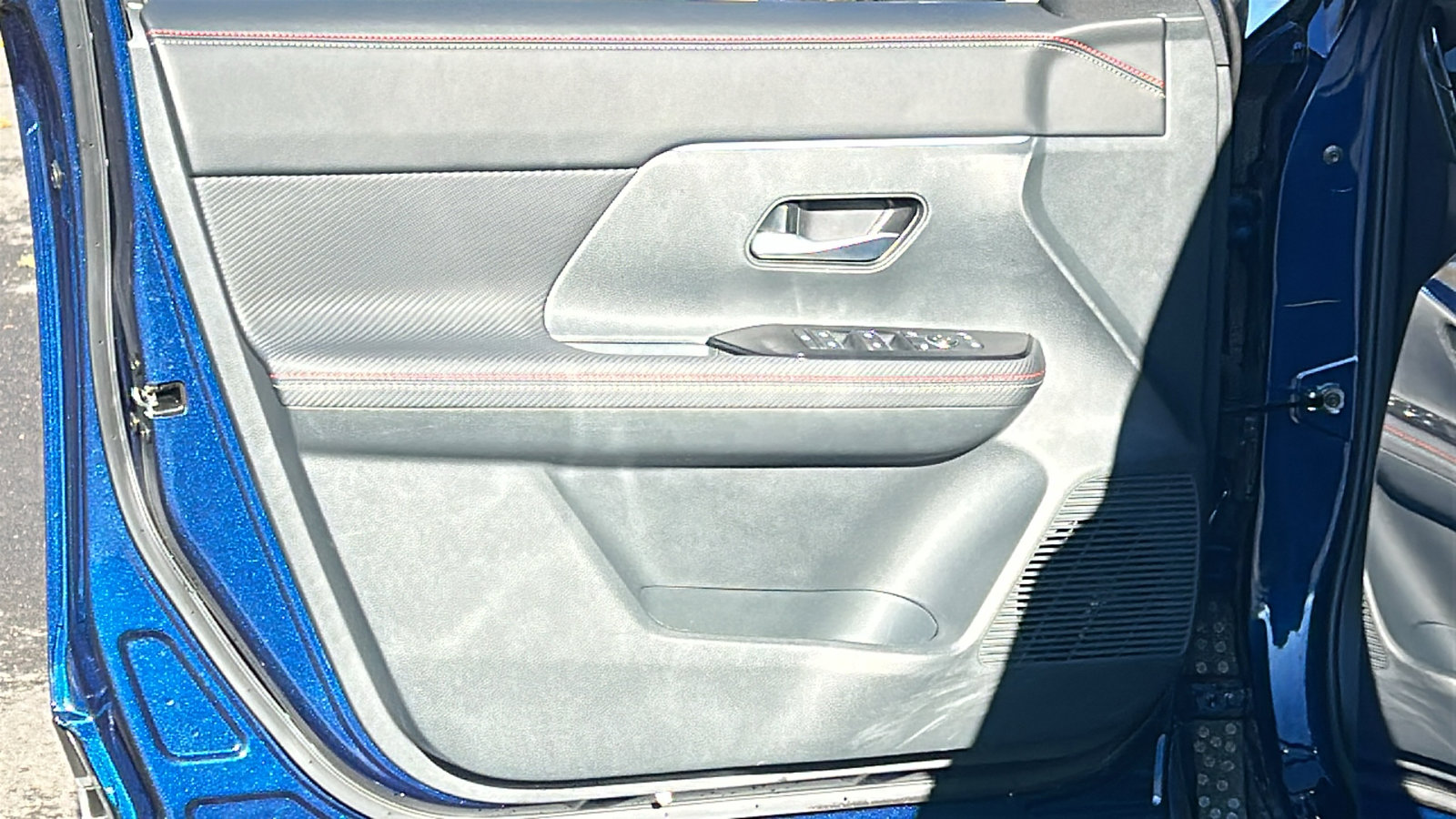 Certified 2025 Nissan Kicks SR image 15