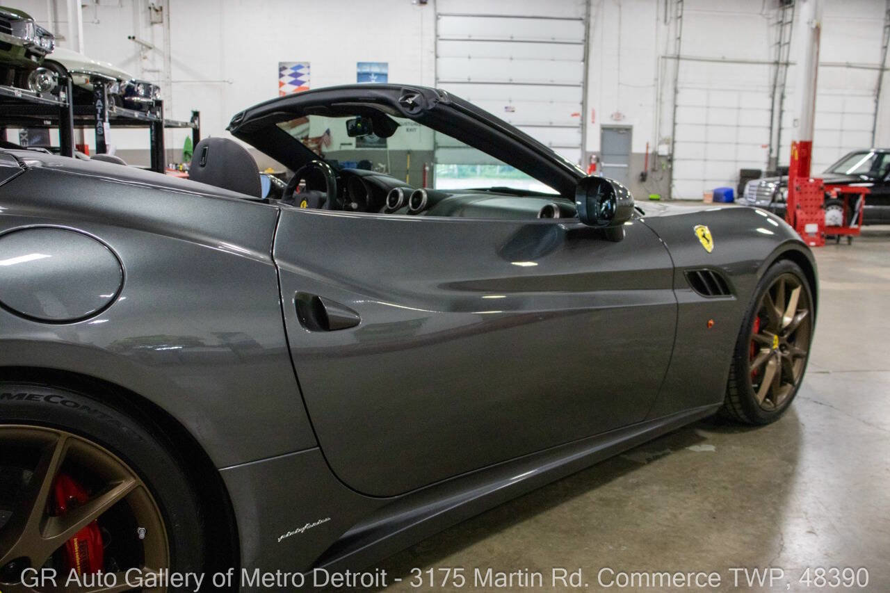 Used 2010 Ferrari California RWD image 24