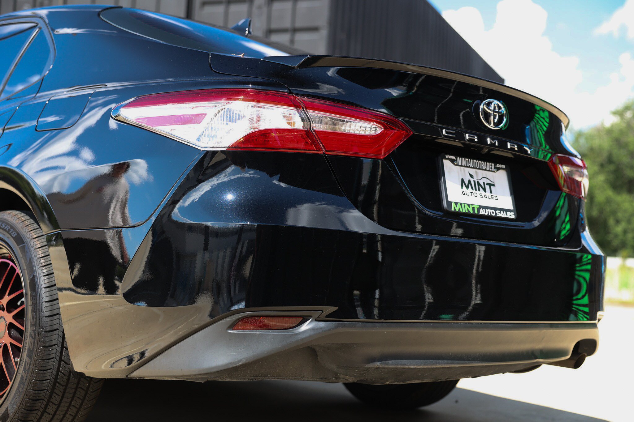 Used 2020 Toyota Camry LE FWD image 37