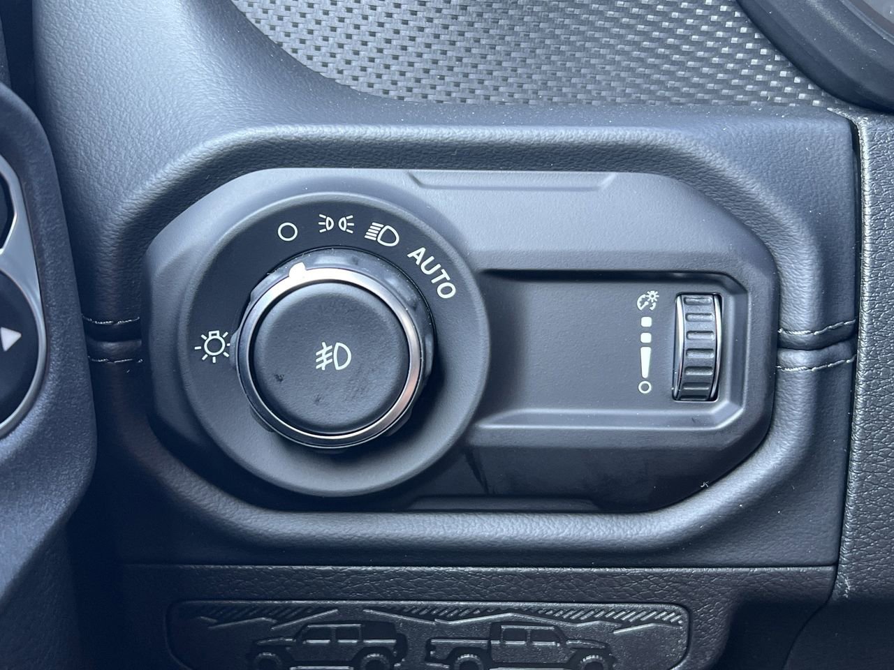 Used 2025 Jeep Wrangler Unlimited Rubicon image 15