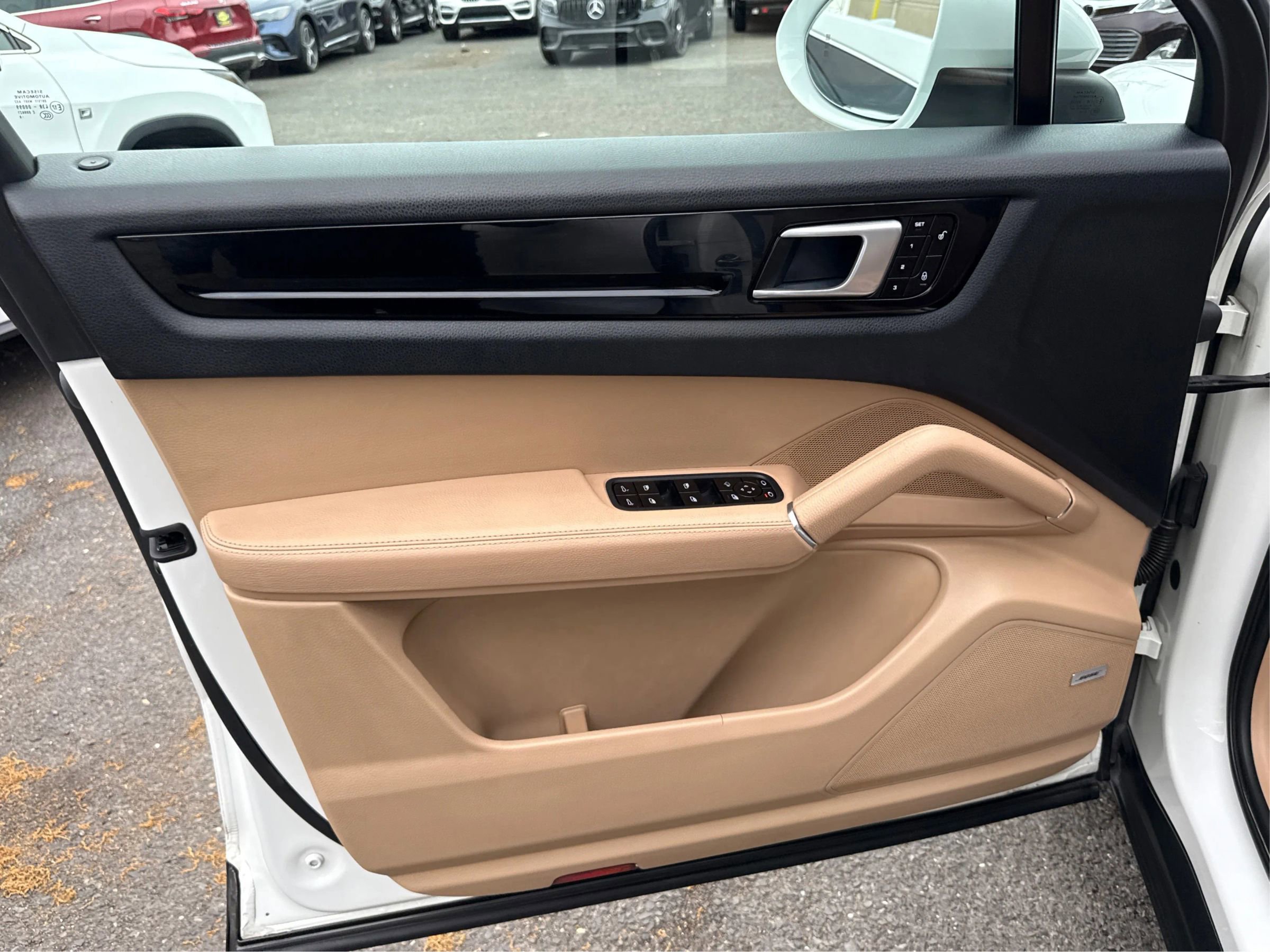 Used 2019 Porsche Cayenne AWD/4WD image 18