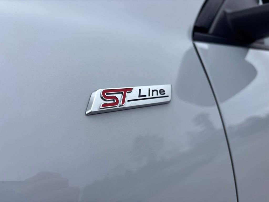 Used 2025 Ford Escape ST-Line w/ Tech Pack #1 image 9