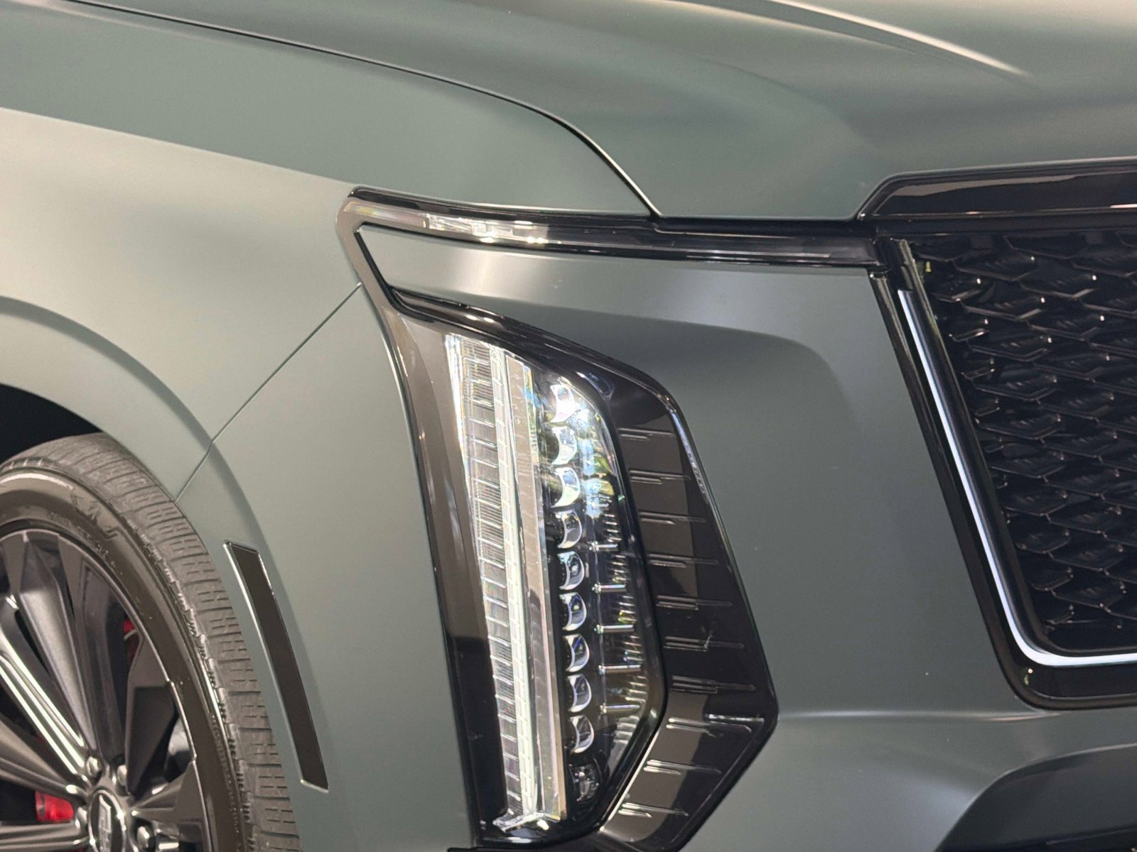 Used 2025 Cadillac Escalade V AWD/4WD image 9