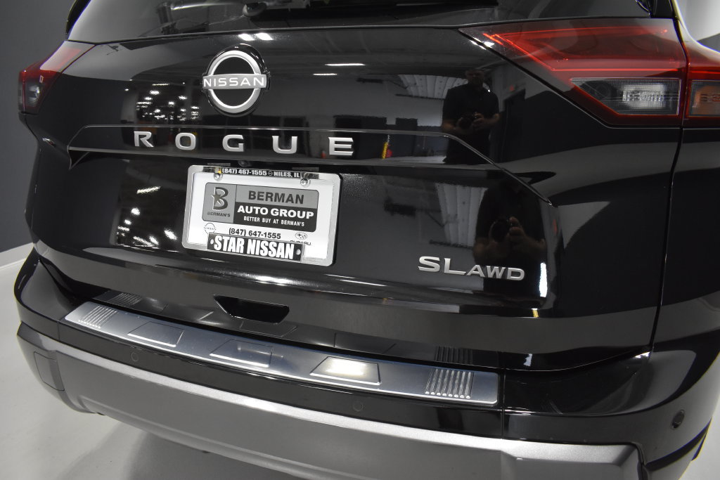 Used 2025 Nissan Rogue SL w/ Tech Package AWD/4WD image 12