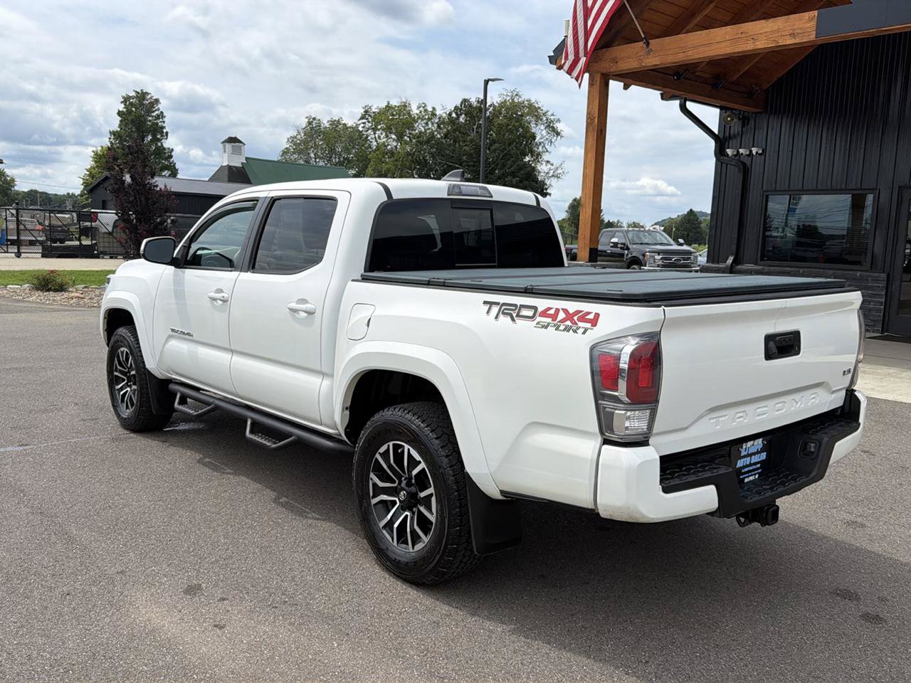 Used 2020 Toyota Tacoma TRD Sport AWD/4WD image 6