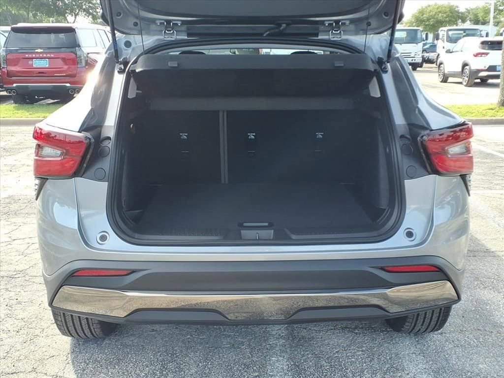 New 2026 Chevrolet Trax ACTIV FWD image 12