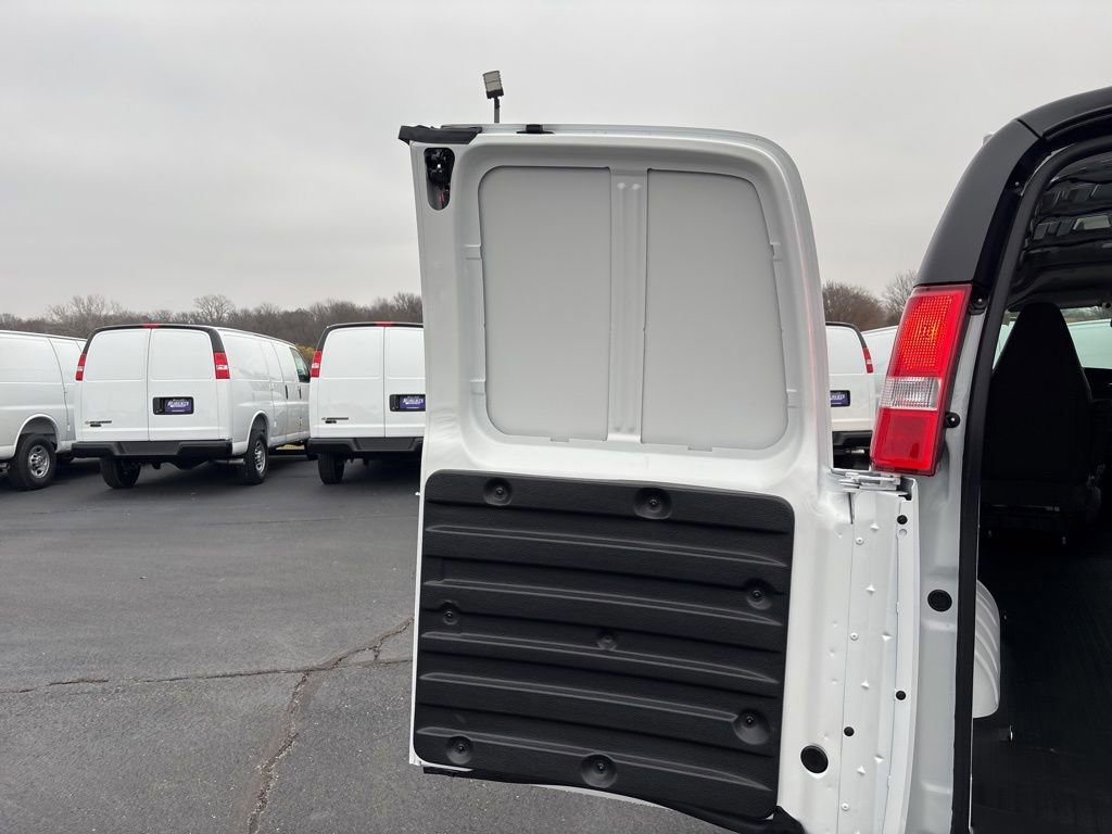 New 2025 Chevrolet Express 2500 w/ Driver Convenience Package image 32