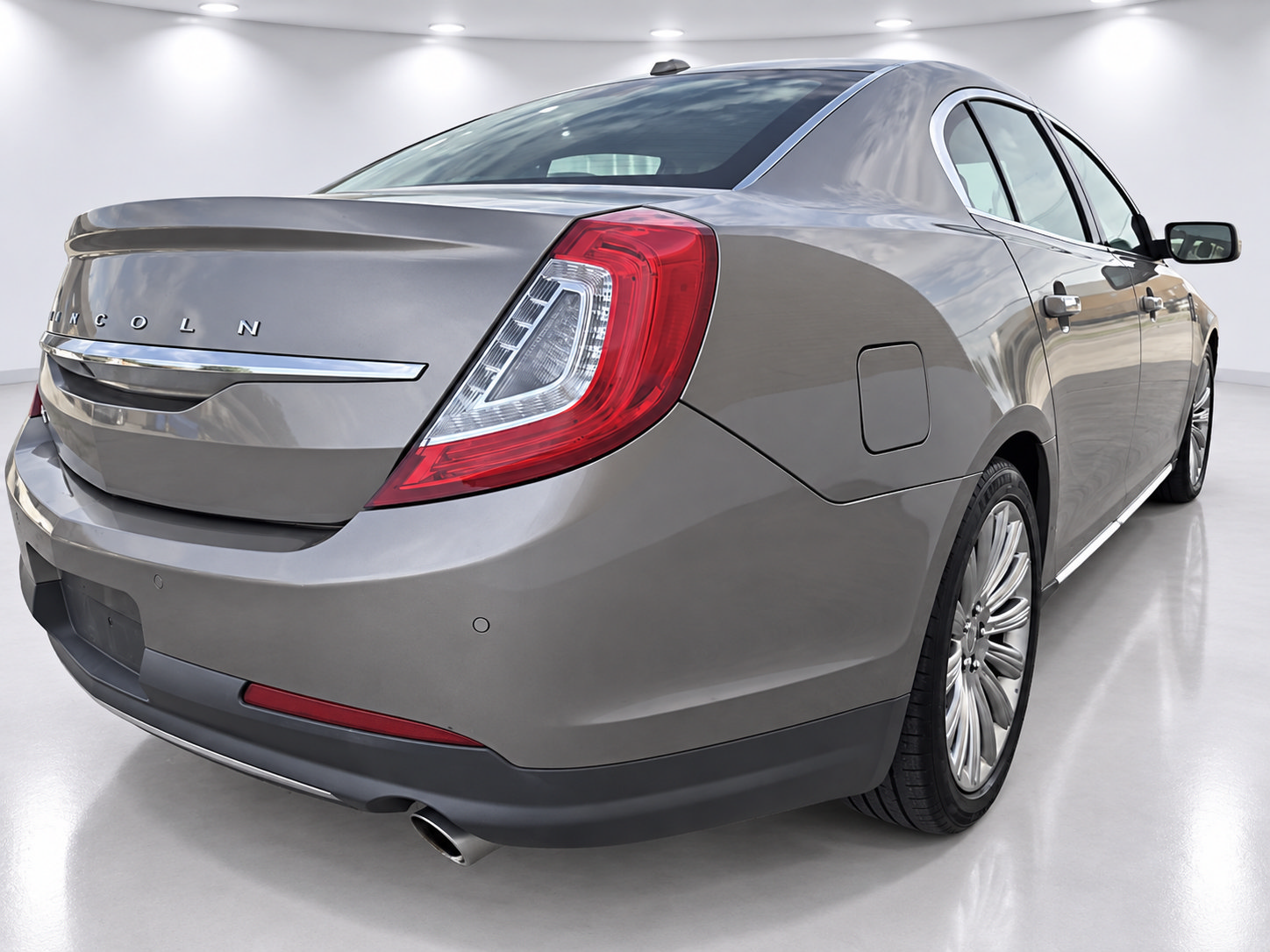 Used 2016 Lincoln MKS w/ Equipment Group 101A FWD image 5