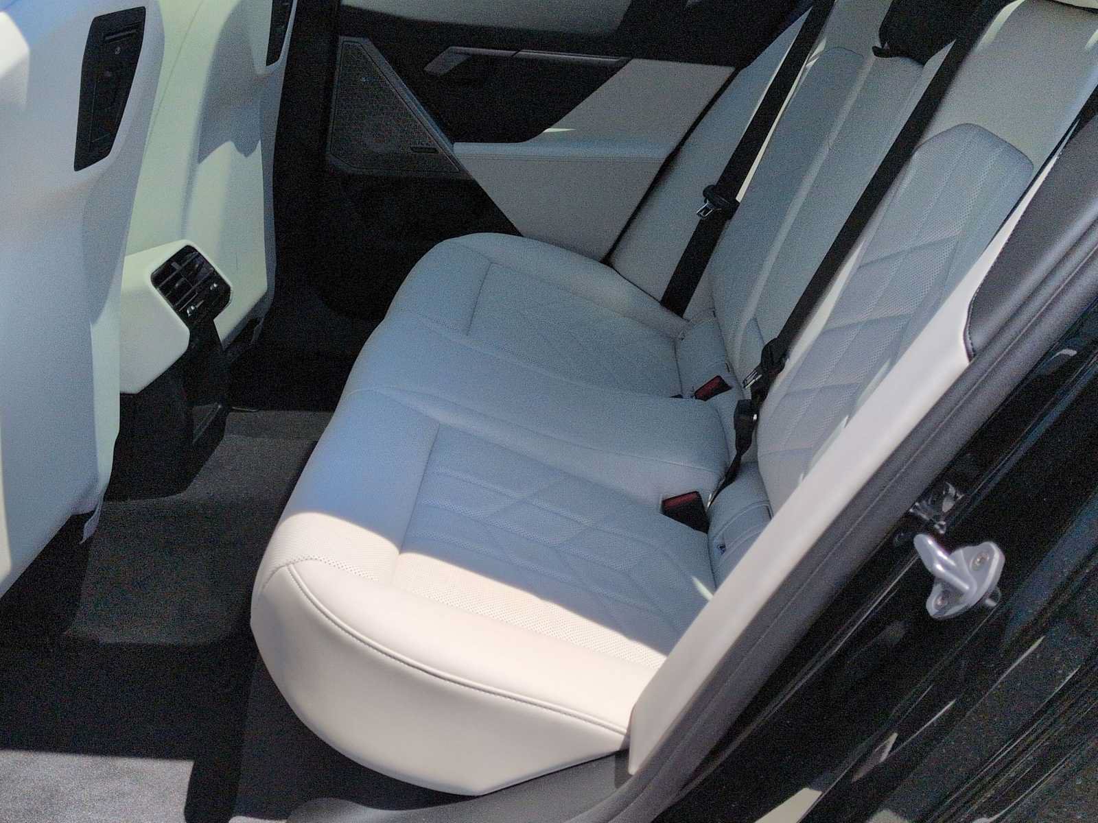 New 2026 BMW i5 w/ Executive Package AWD/4WD image 21