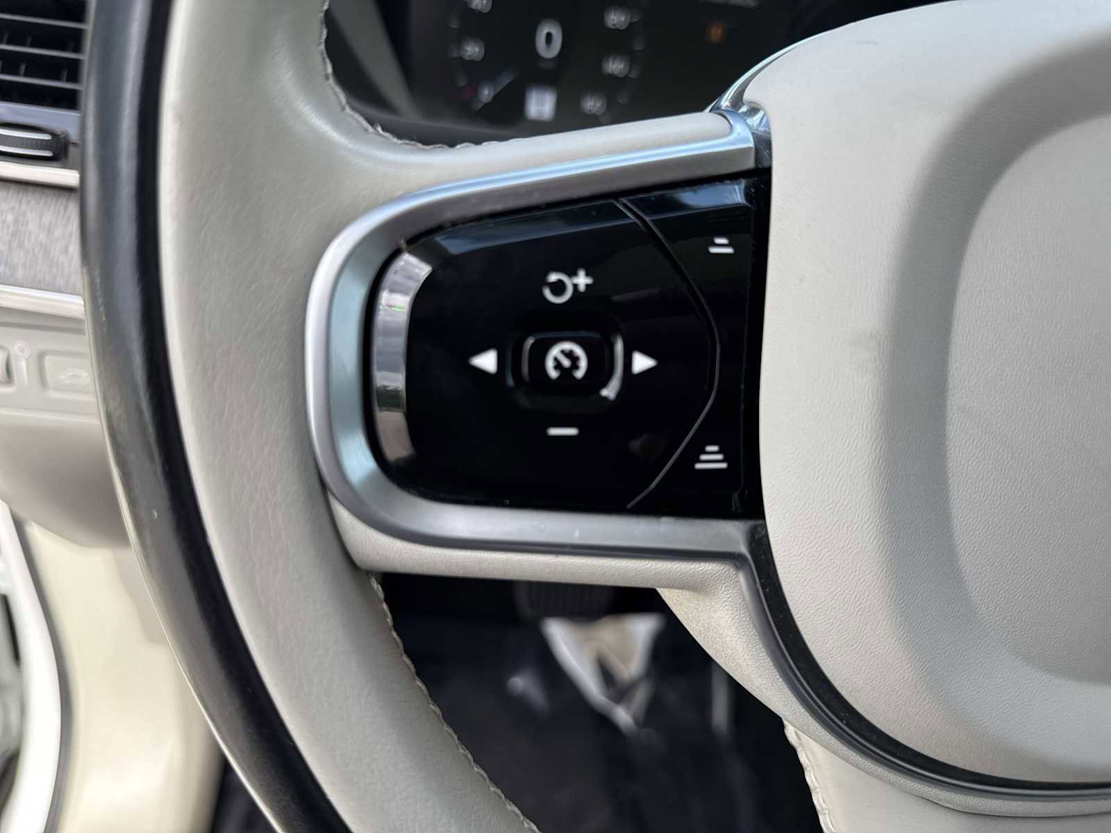 Used 2022 Volvo XC90 T8 Inscription image 23