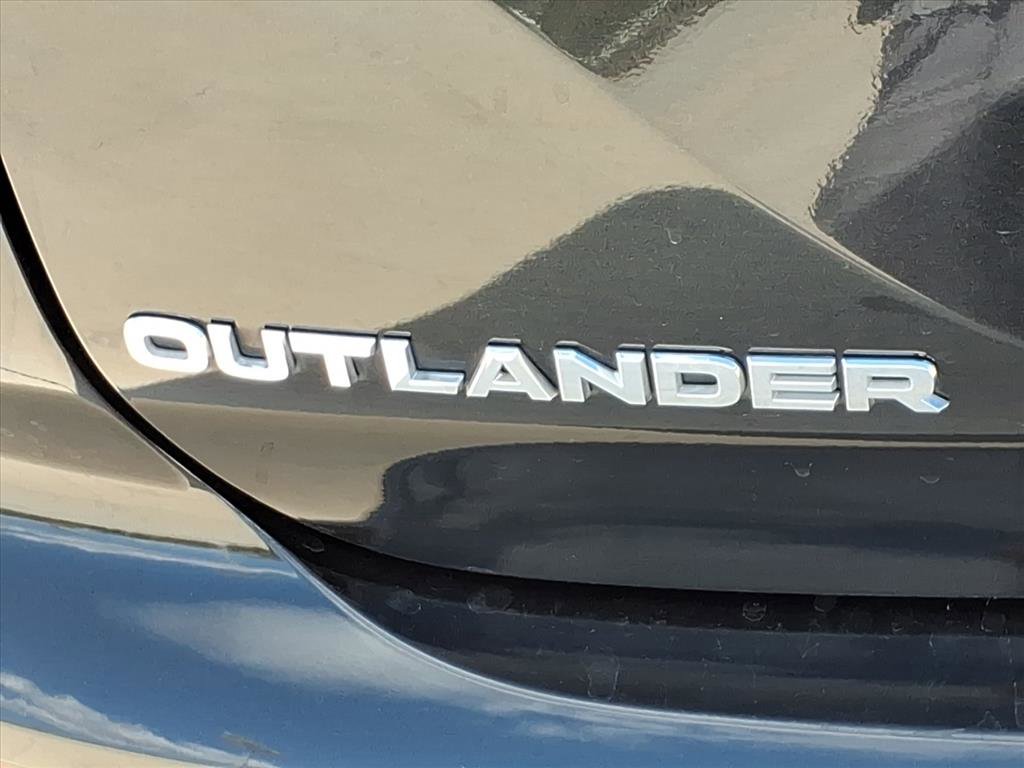 Used 2023 Mitsubishi Outlander SE image 13