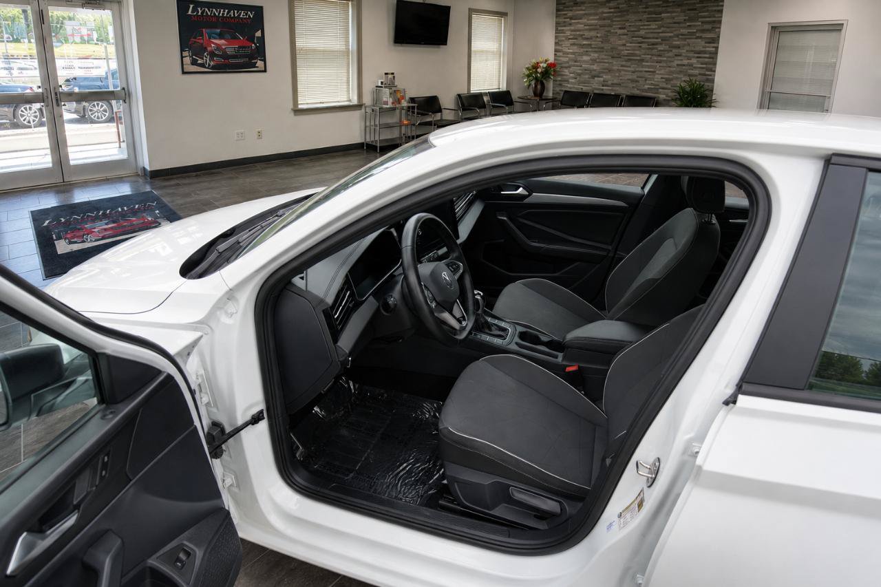 Used 2025 Volkswagen Jetta Sport FWD image 9
