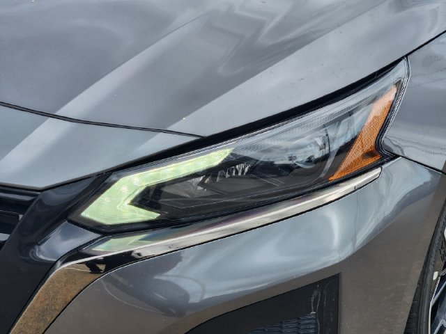 Used 2025 Nissan Altima 2.5 SR FWD image 9