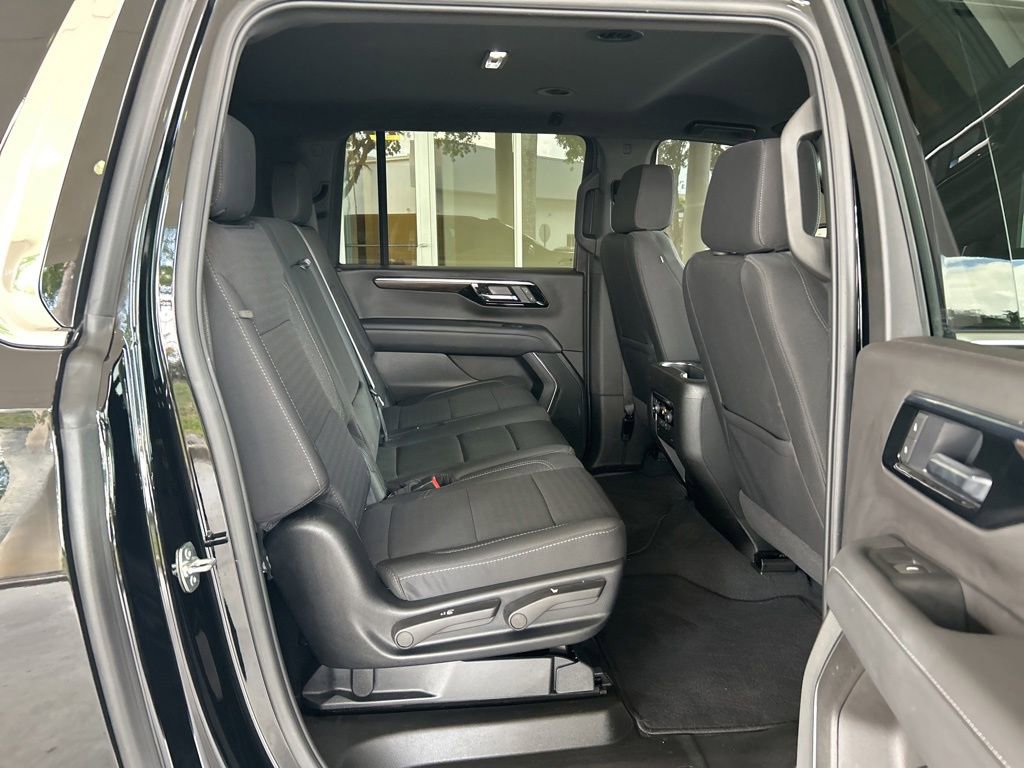 Used 2025 Chevrolet Suburban LS RWD image 26