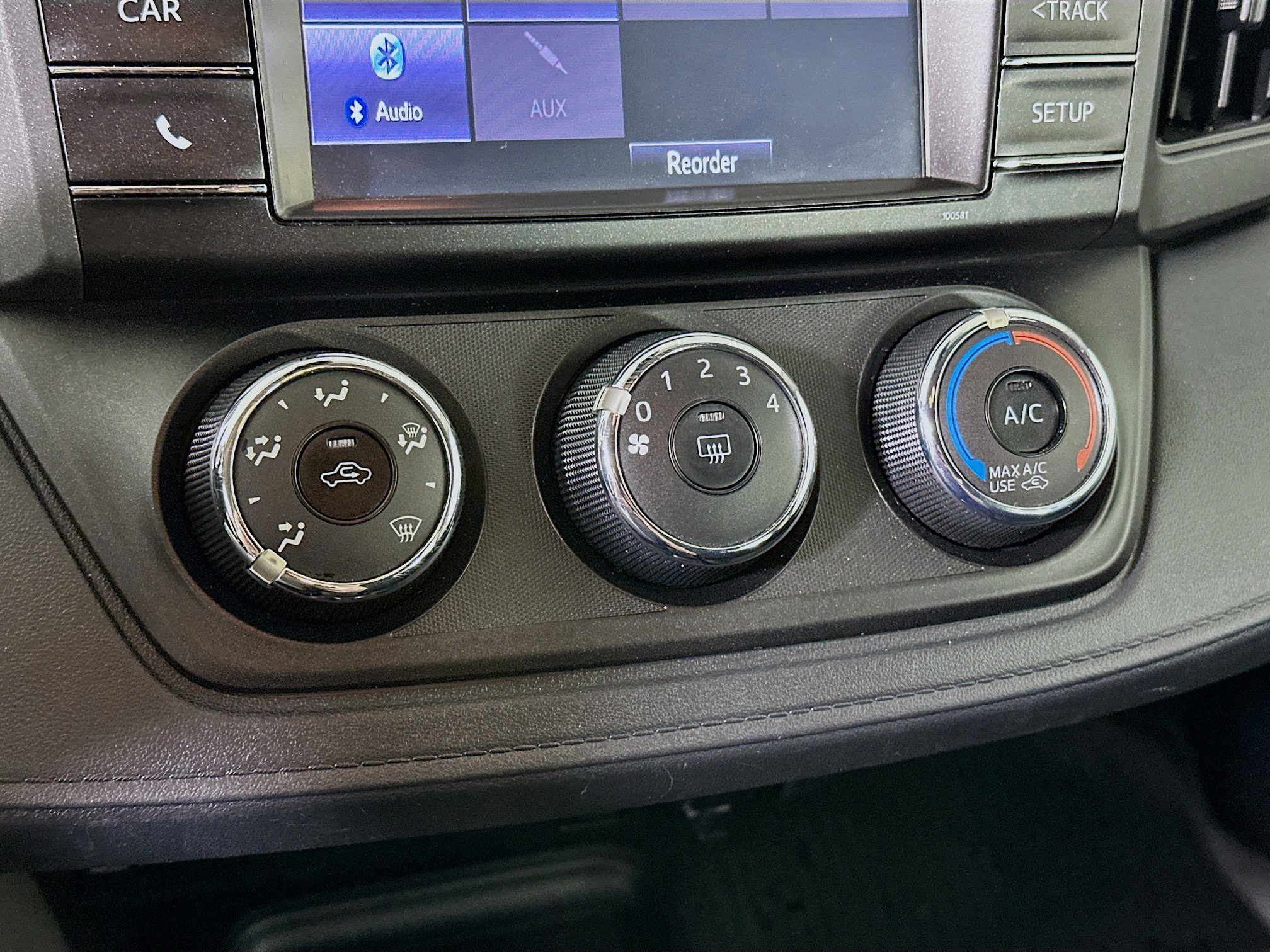 Used 2018 Toyota RAV4 LE w/ All Weather Liner Package FWD image 22