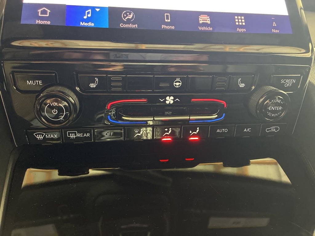 Used 2025 Jeep Grand Cherokee Limited image 19