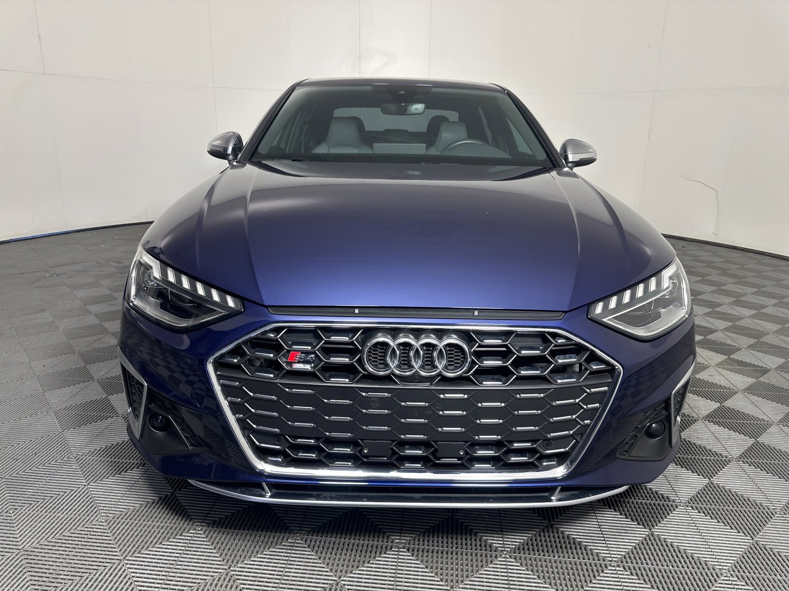 Used 2023 Audi S4 Premium w/ Convenience Package image 2