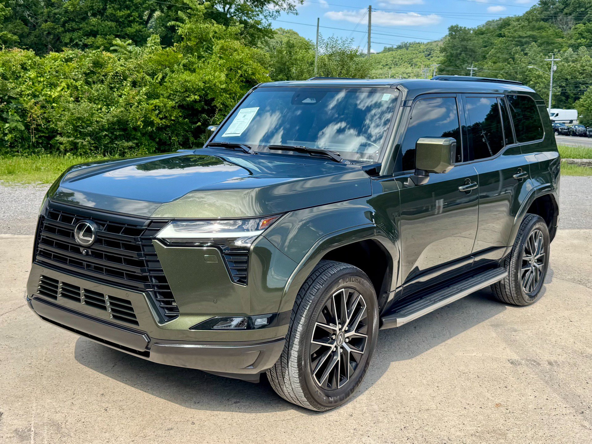 Used 2024 Lexus GX 550 w/ Accessory Package (Z1) AWD/4WD image 2