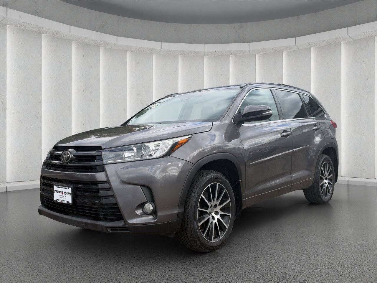 Used 2018 Toyota Highlander SE