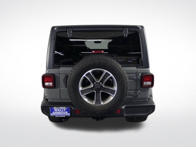 Used 2022 Jeep Wrangler Unlimited Sahara w/ Cold Weather Group AWD/4WD image 11