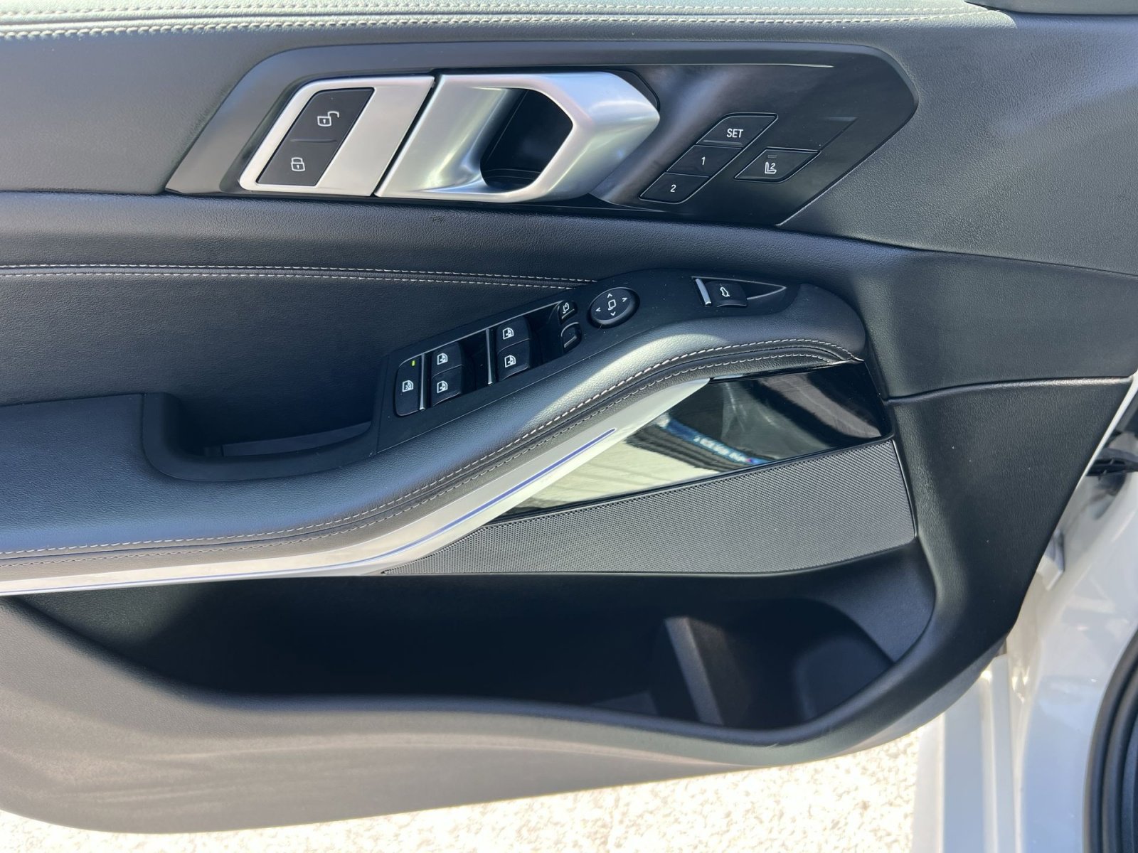 Used 2025 BMW X5 M60i w/ Climate Comfort Package image 23