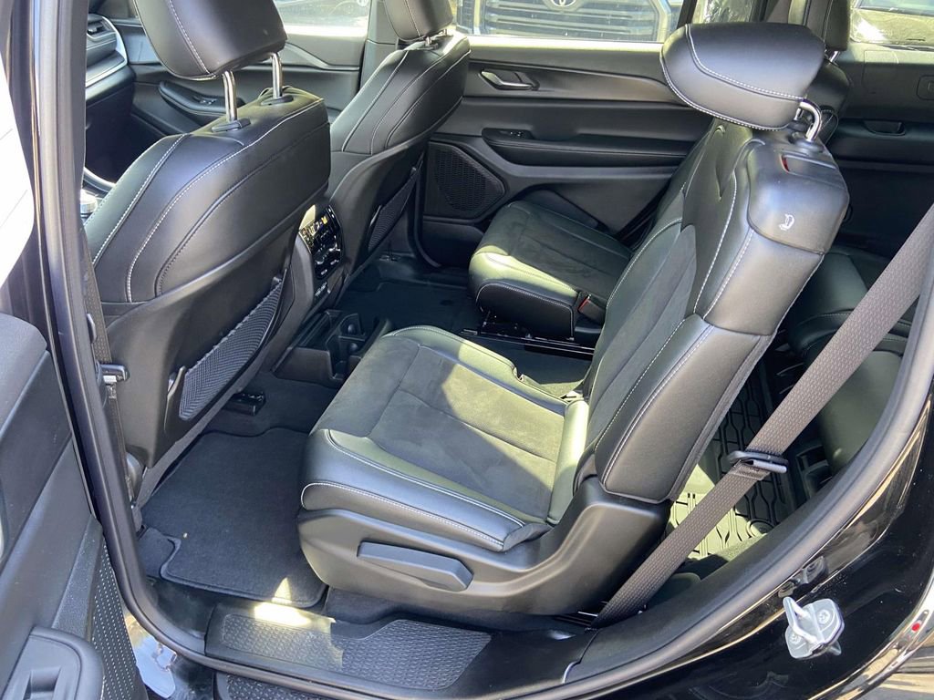 Used 2024 Jeep Grand Cherokee L Altitude image 20