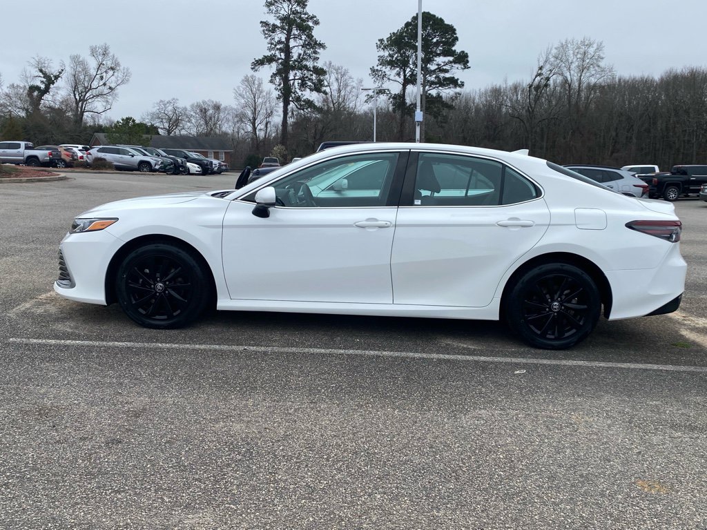 Used 2023 Toyota Camry LE image 3