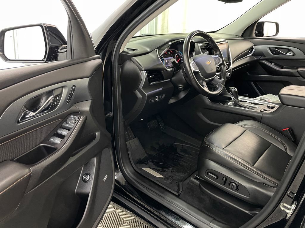 Certified 2020 Chevrolet Traverse Premier w/ Redline Edition AWD/4WD image 26