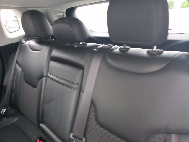Used 2018 Jeep Compass Latitude w/ Popular Equipment Group FWD image 10